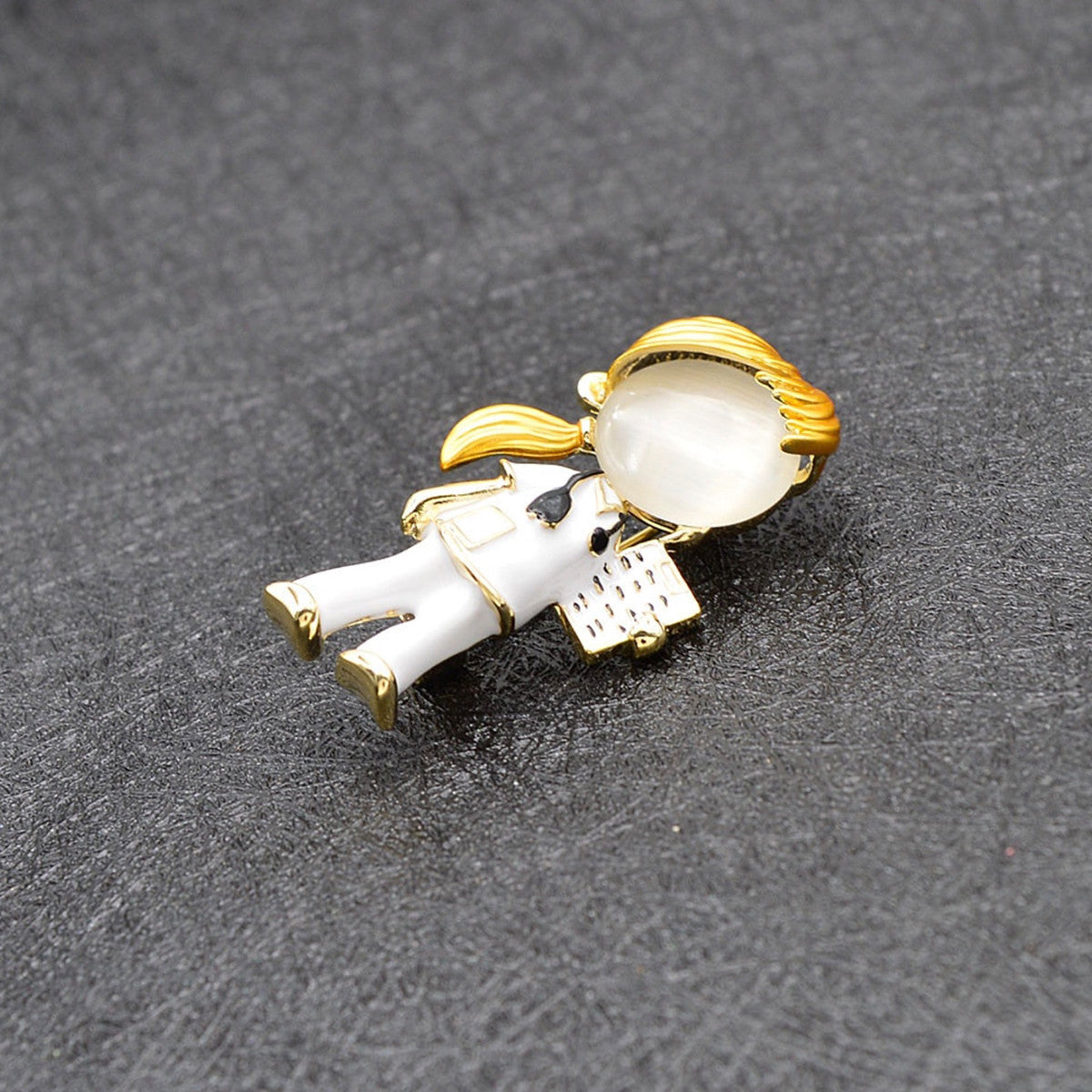 broche esmaltado sanitario