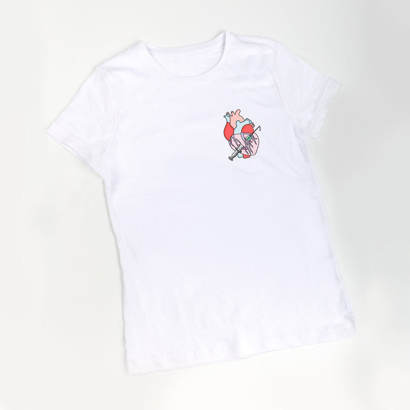 Camiseta blanca mujer - Rebelheart @anni.ghtingale-zoom-