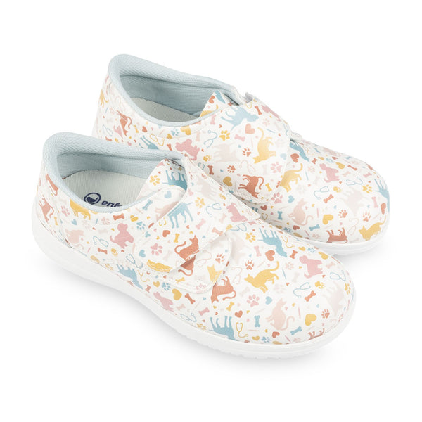Zapatos sanitarios veganos con velcro – diseño veterinario Vets Collection.