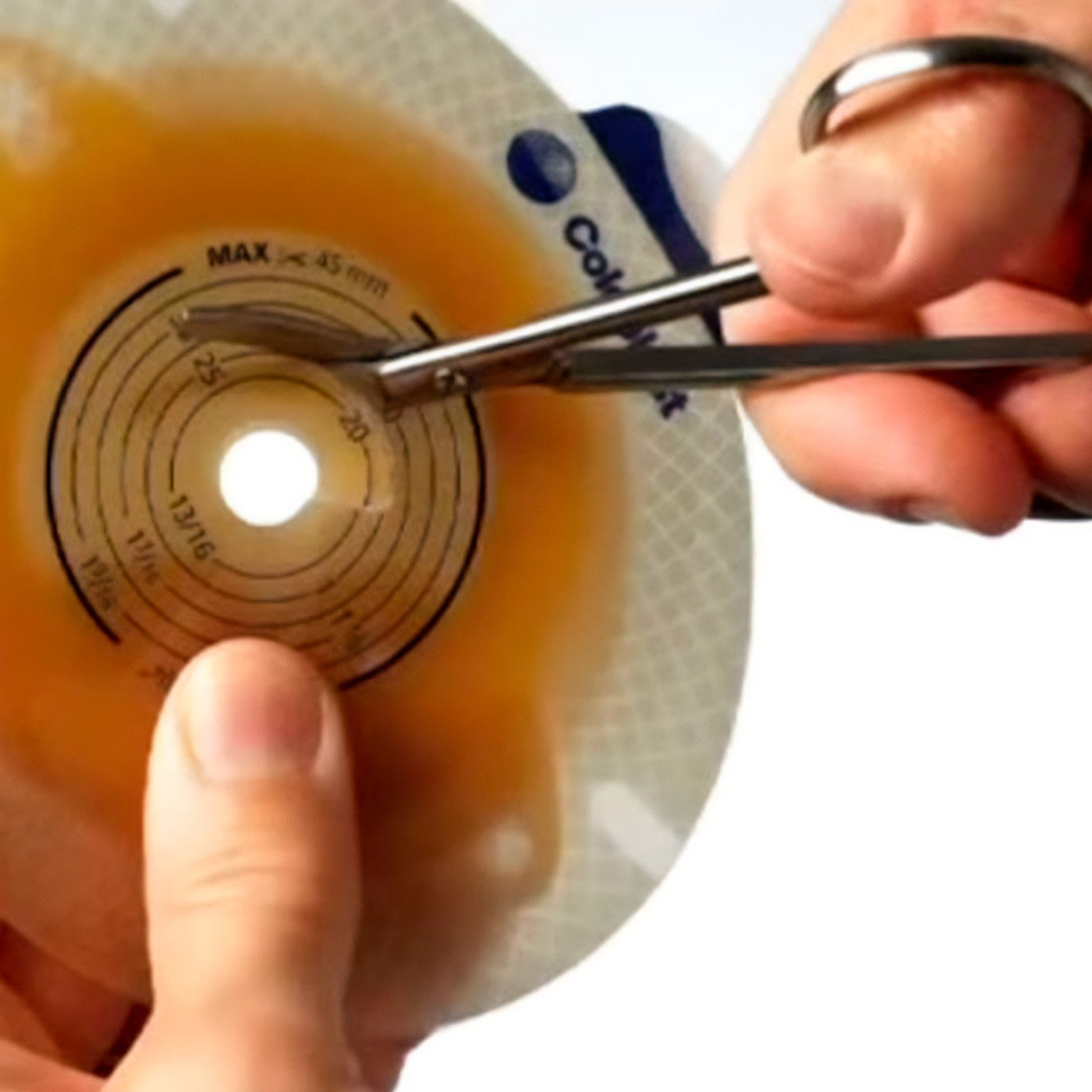 Tijeras de ostomía de hojas curvas