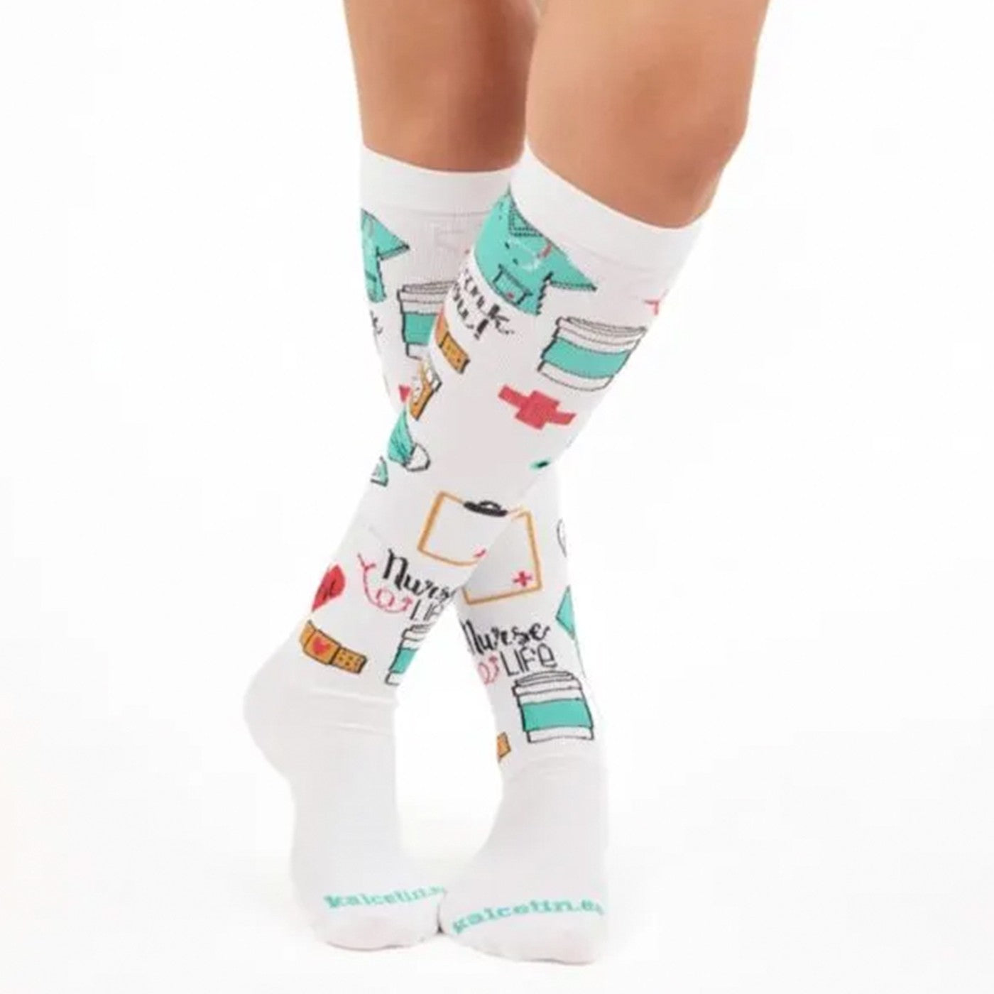 calcetines compresivos estampados diseñados para profesionales sanitarios