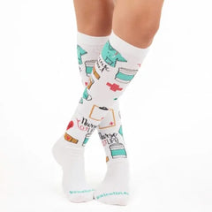 calcetines compresivos estampados diseñados para profesionales sanitarios