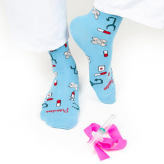 Calcetines Healthy Tools combinados con uniforme clínico o quirúrgico