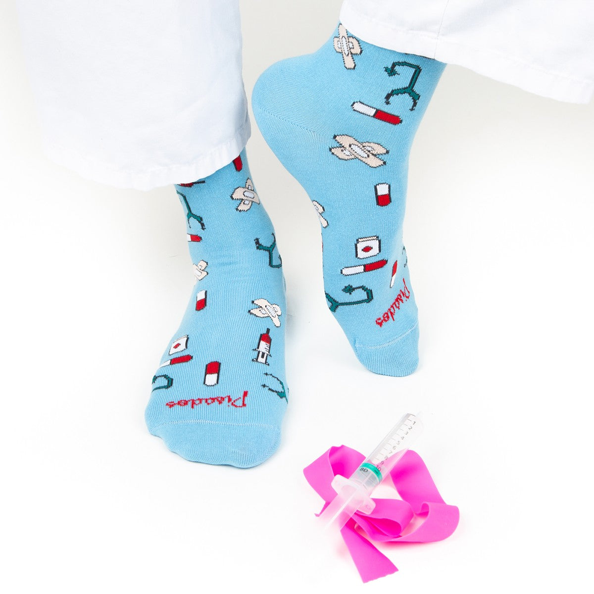 Calcetines Healthy Tools combinados con uniforme clínico o quirúrgico
