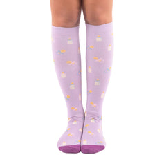 Detalle de diseño con íconos de maternidad en tonos suaves