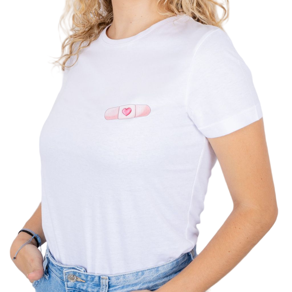 Camiseta blanca mujer - tirita @elartedecuidar_-1