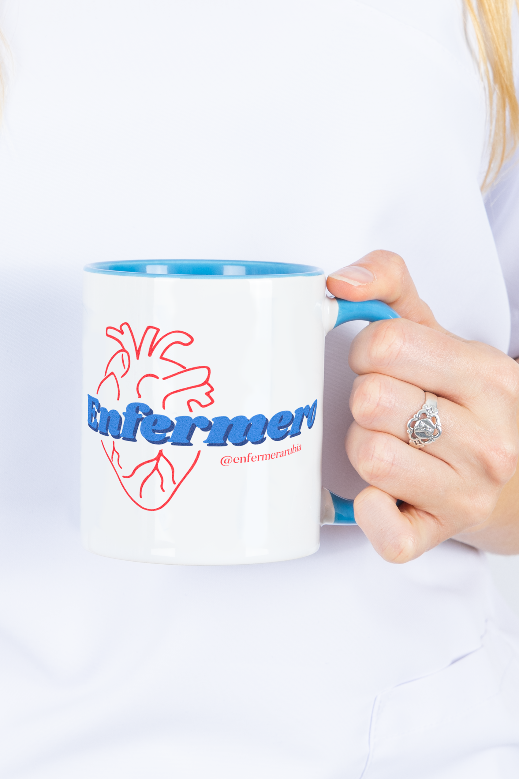 Taza cerámica personalizable azul claro - @enfermerarubia-zoom-2
