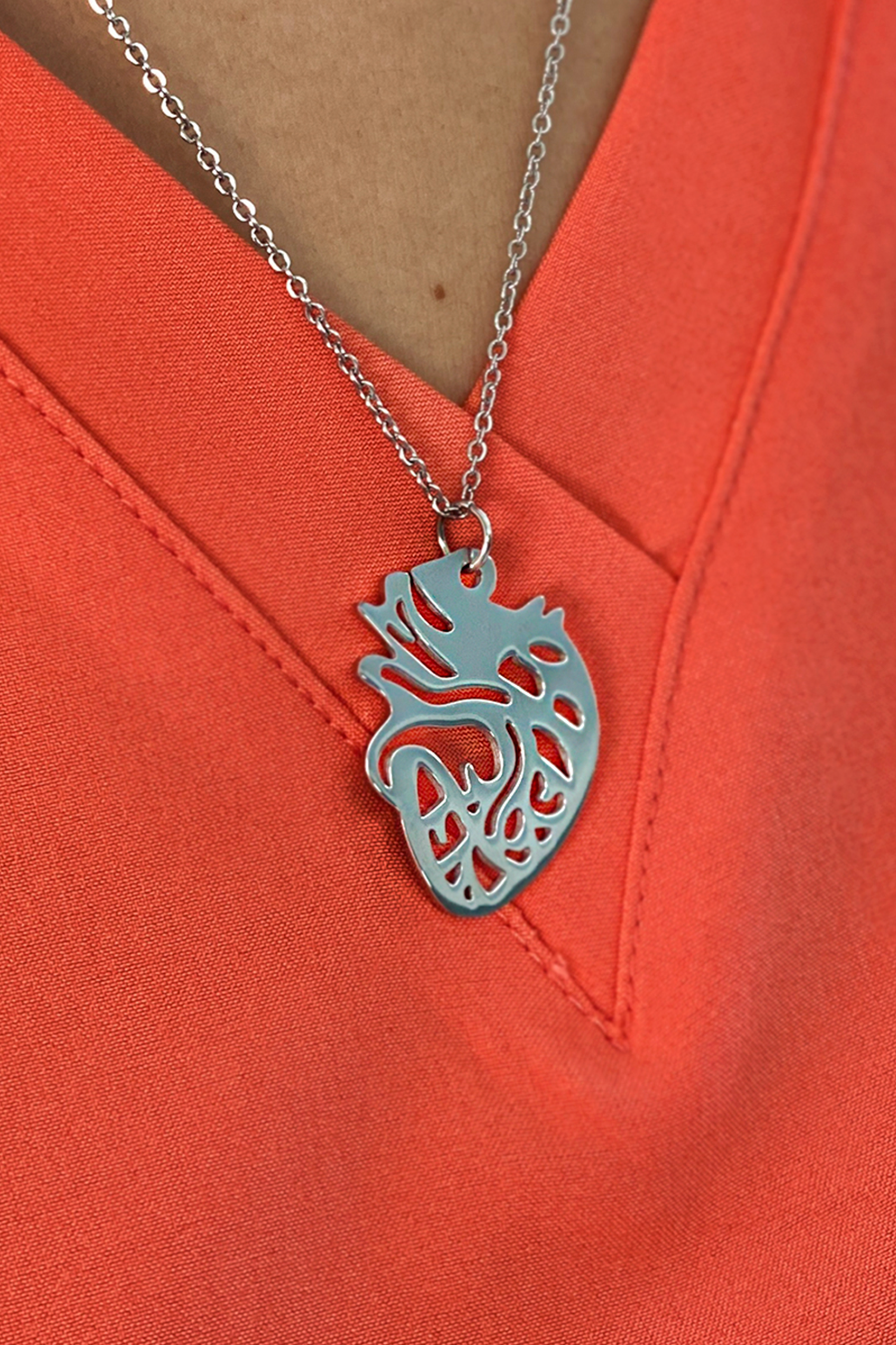 Colgante con cadena  - Silueta Corazon